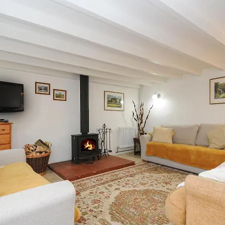 Holiday home Henwood Barn