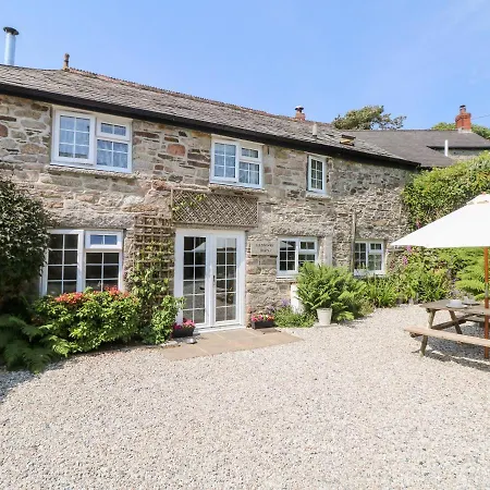 Holiday home Henwood Barn