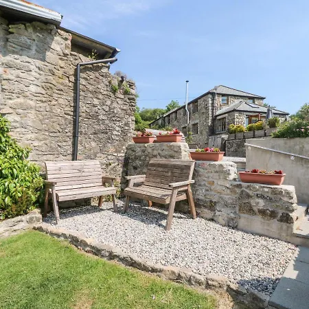 Holiday home Henwood Barn *