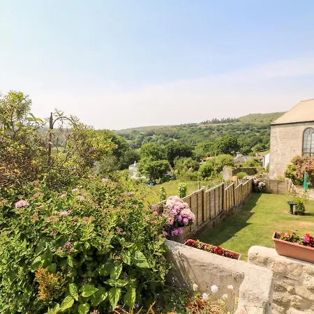 Holiday home Henwood Barn *